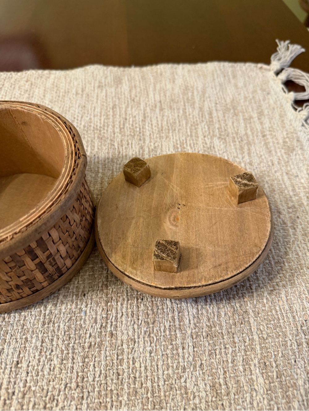 NEW Small Rattan Storage Box With Lid - Picture 3 of 4